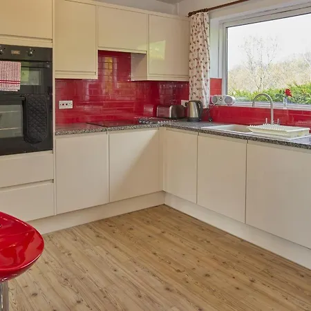 4 Bed In Sz167 *